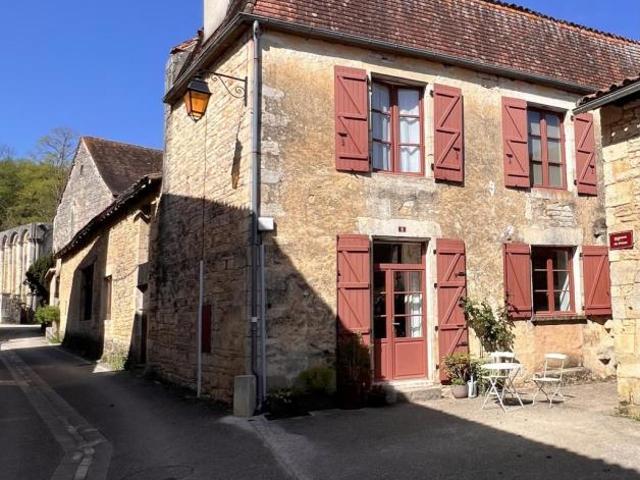 Maison Merveilleuse à Nanteuil avec Gite et Commerces à Pied