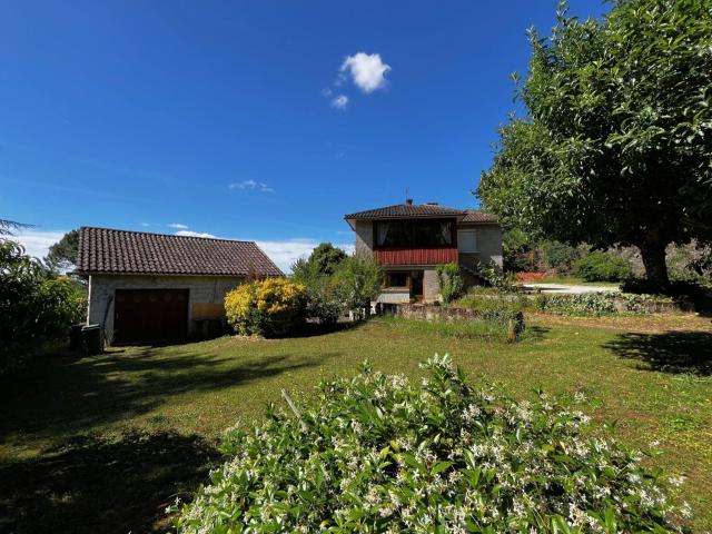 Maison mitoyenne avec jardin à vendre, dans Gourdon. 104m² Gourdon