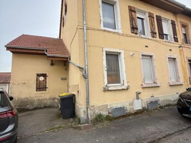Maison mitoyenne avec jardin et comprenant deux logements STIRING WENDEL