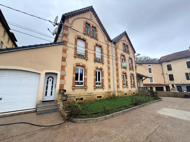 Maison mitoyenne avec jardin et garage