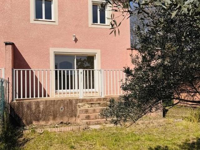 Maison mitoyenne avec jardin et parking
