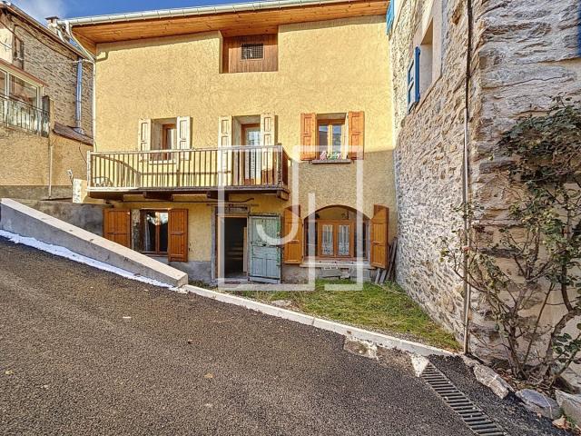Maison Mitoyenne avec Potentiel à Jausiers Hameau des Sanièr