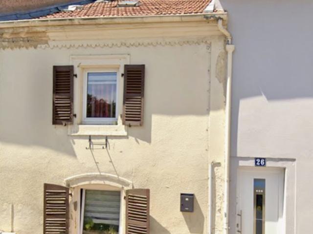 Maison mitoyenne A RENOVER