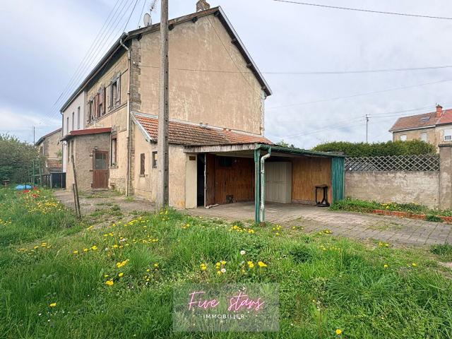 Maison mitoyenne à rénover 261