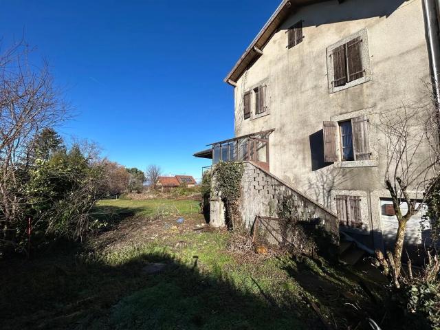 Maison mitoyenne à rénover à Fessy – Opportunité unique à saisir