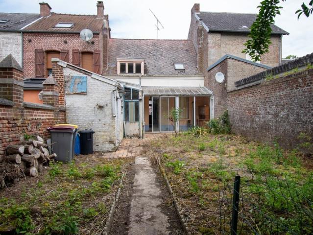 Maison mitoyenne à rénover entièrement