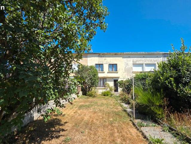 Maison mitoyenne à rénover située à Hirson