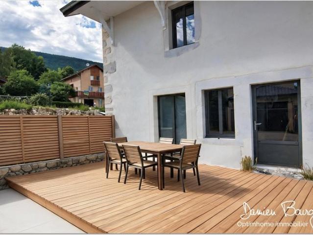 Maison mitoyenne brute avec fort potentiel d' environ 140 m². 140m² Péron