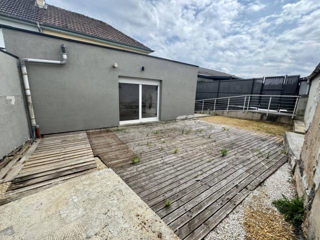 Maison mitoyenne d'un côté 111m² 5 pièces à vendre à ST AVO