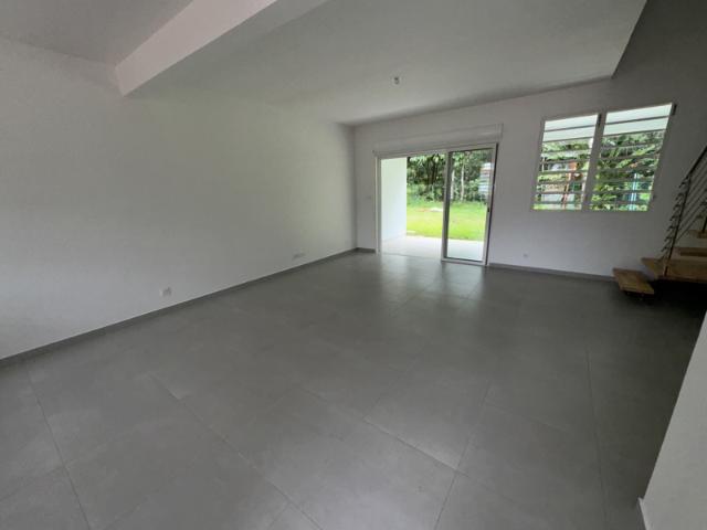 Maison mitoyenne Duplex de type T5 avec jardinet secteur La