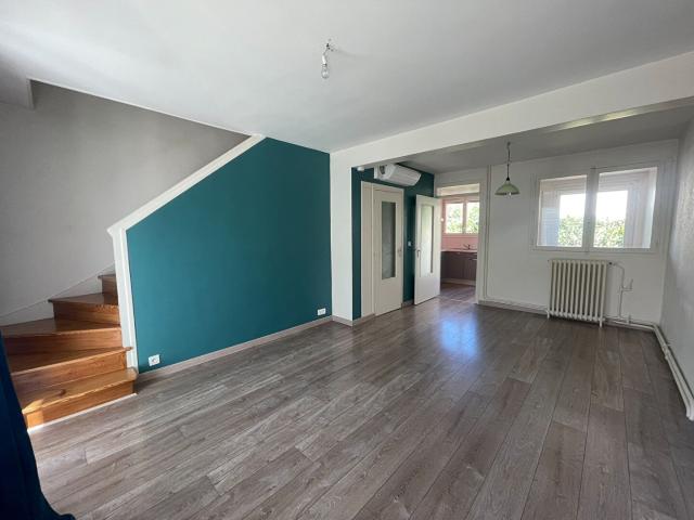 Maison mitoyenne dans quartier calme