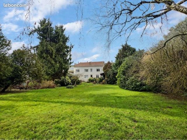 Maison mitoyenne de caractère 248,58M2 38 ares 65 4 chambres Longeville lès Saint Avold 325 000