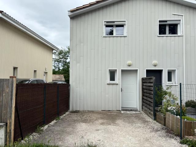 Maison Mitoyenne de type 3 de 60 m² env. avec Terrasse à l'arriè
