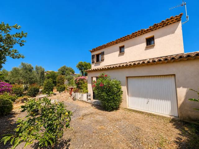 Maison mitoyenne d'environ 111m2 à Sainte Maxime