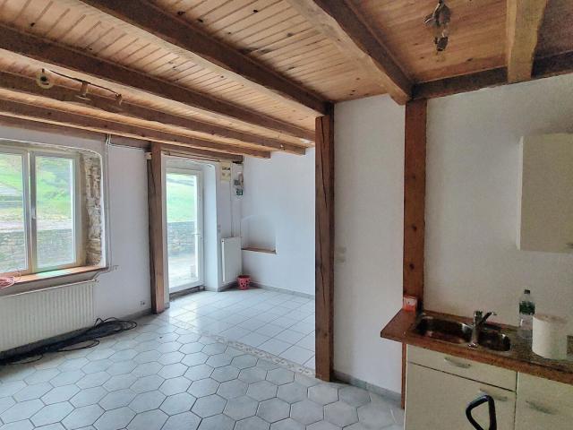 Maison Mitoyenne d'environ 72m2 avec cave et terrain