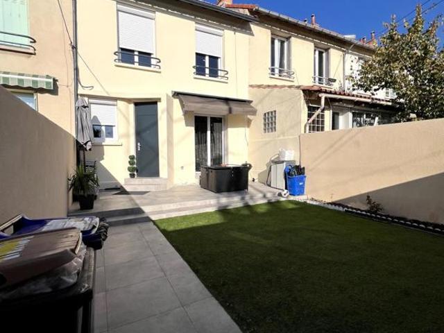 Maison mitoyenne entièrement rénovée