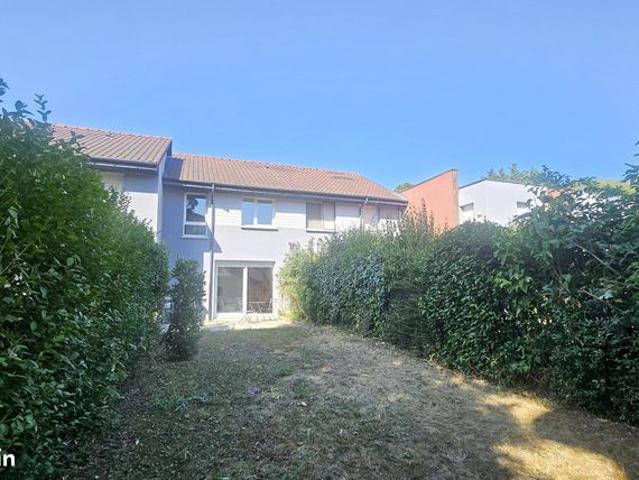 Maison mitoyenne lumineuse sans travaux et avec garage