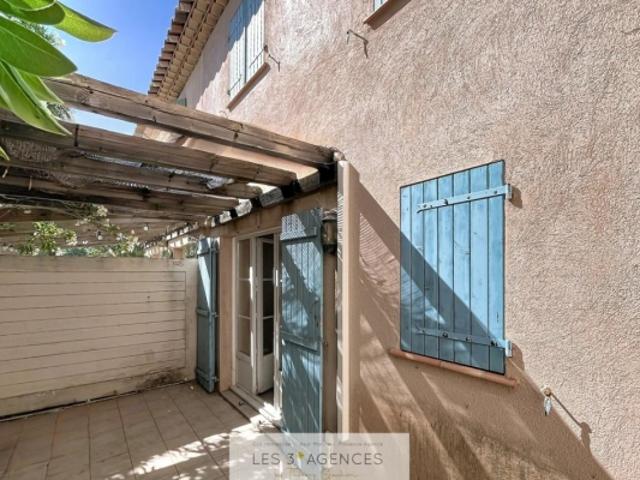 Maison mitoyenne T4 avec jardin et garage LA MOLE