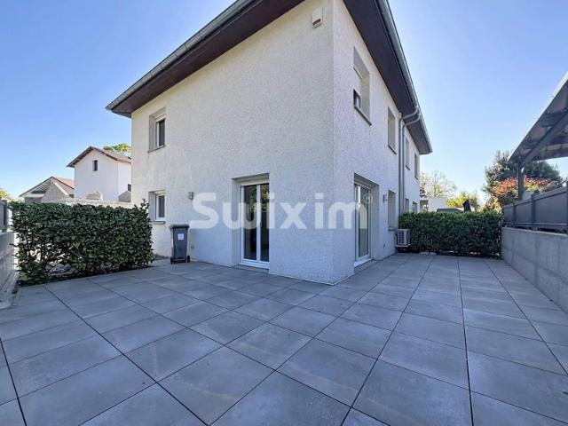 Maison mitoyenne T4 de 88m2 avec terrasse de 100m2, parkings et garage!