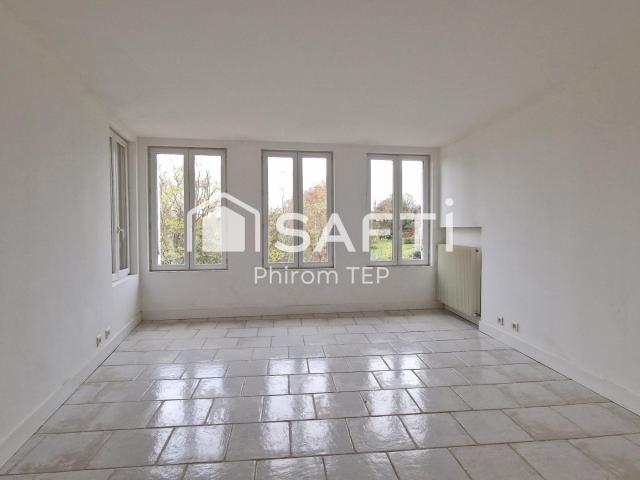 Maison mitoyenne T4 de 81 m² environ sur 3 niveaux