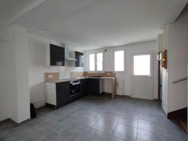 Maison mitoyenne T4 en duplex avec extérieur