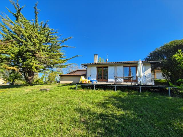 Maison mitoyenne T5 de 137m2 avec garage et jardin