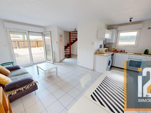 Maison mitoyenne 1 côté à louer, 3 pièces Nîmes 30000