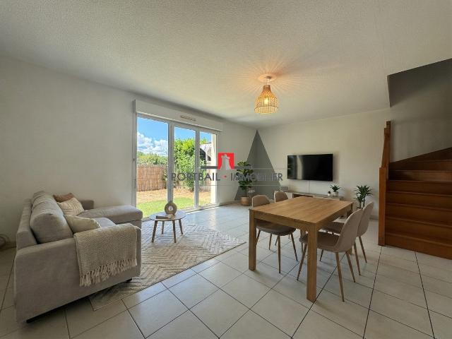 Maison mitoyenne 1 côté à louer, 4 pièces Blaye 33390