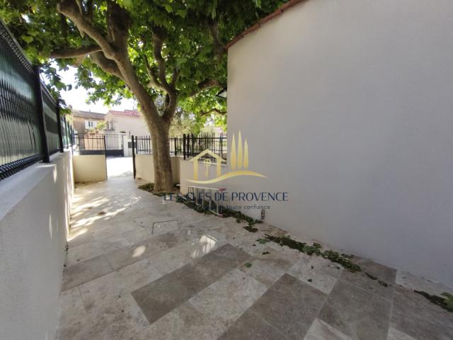 Maison mitoyenne 1 chambre, terrasse et 1 place de parking