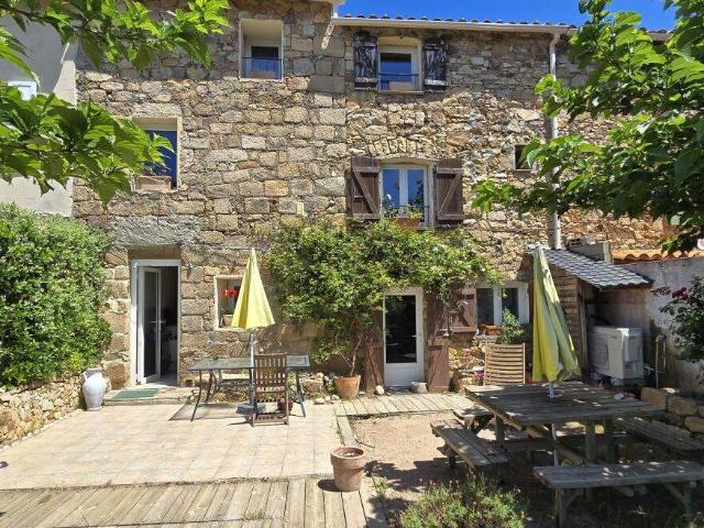 Maison mitoyenne 2 cotés