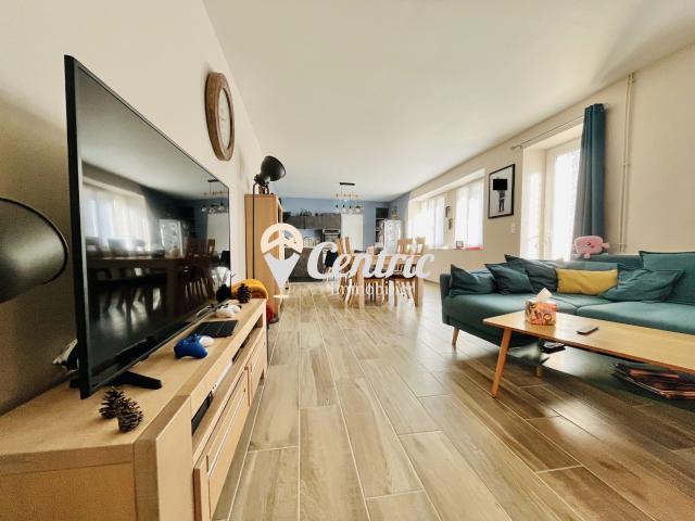 Maison mitoyenne 2 côtés à louer, 4 pièces Bressuire 79300