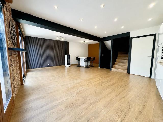 Maison mitoyenne 2 côtés Vic le Comte 111.22 m²