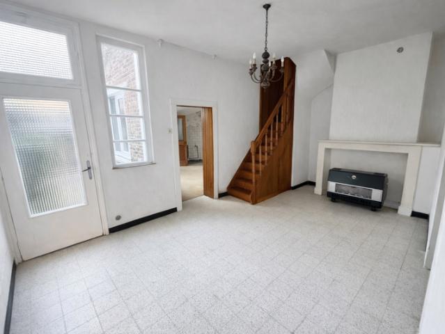 Maison mitoyenne 2 chambres avec grenier et cour à Arques