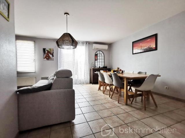 T4 90 m², 3 chambres commerces et gare à proximité