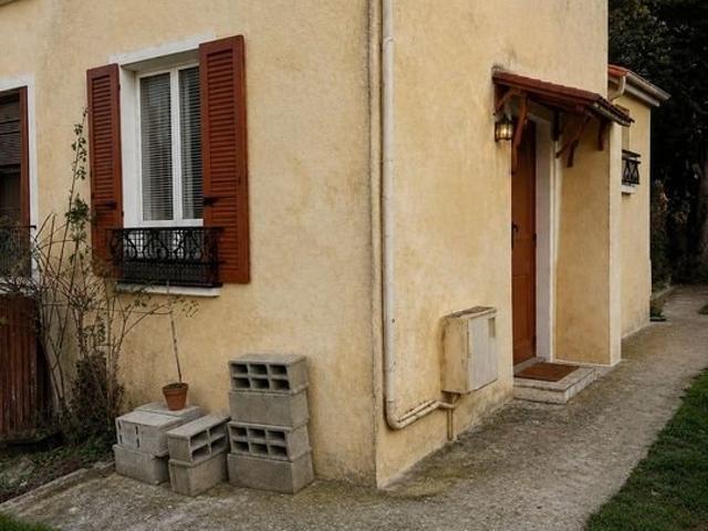 Maison non mitoyenne avec grand jardin Fort potentiel 65m² Etampes Sur Marne