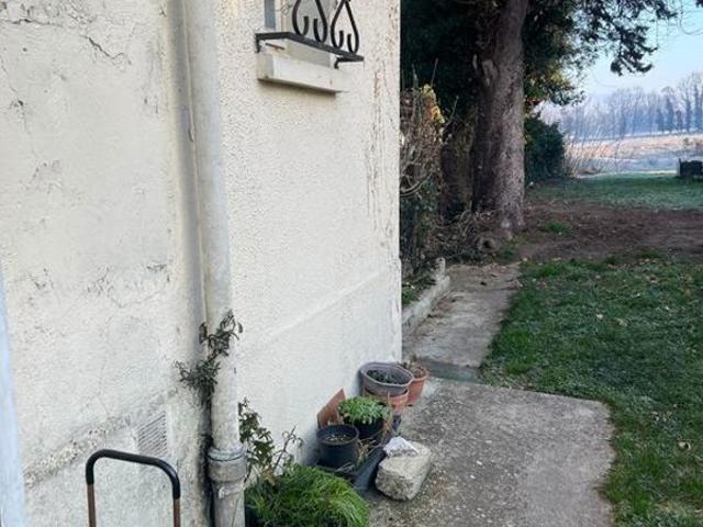 Maison non mitoyenne avec grand jardin Fort potentiel