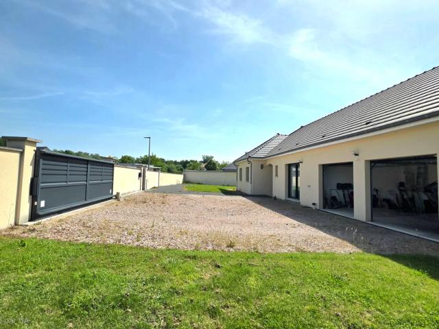 Maison familiale, terrain, double garage 122m² Montchanin