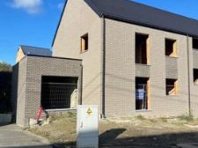 Maison neuve 3 façades vendu en gros œuvre