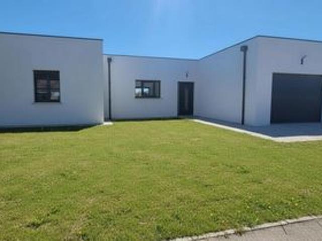 Maison neuve 4 ch avec terrasse et garage à Brax