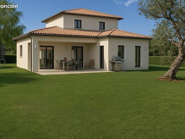 Maison neuve 4 chambres avec garage à Fontvieille sur terrain de 600 m² proche écoles et commodités