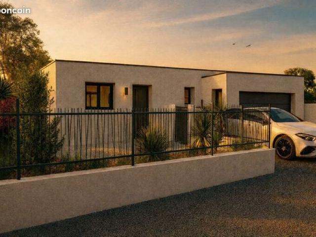 Maison neuve contemporaine de plain pied de 70 m² avec garage sur terrain viabilisé de 380 m² à Agde –
