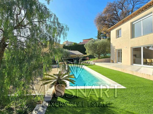 Maison neuve avec piscine de style moderne avec la vue mer 178m² Cagnes sur Mer