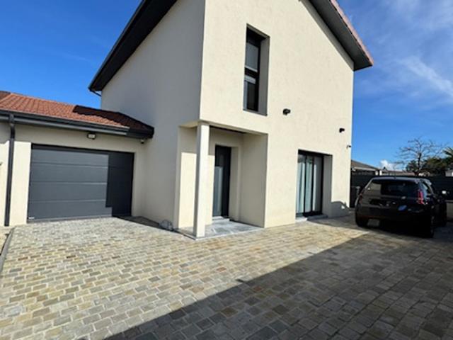 MAISON NEUVE AVEC PISCINE