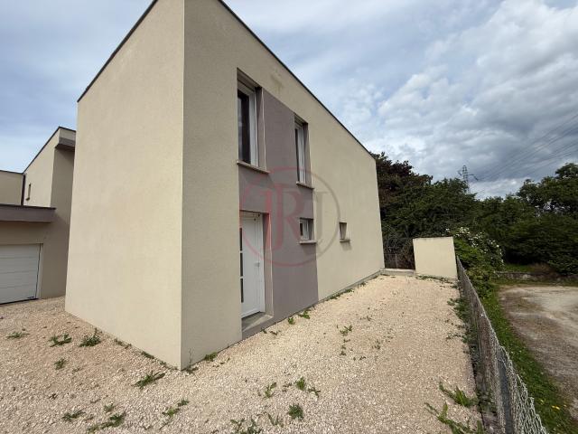 Maison neuve brute de 110m2 avec petit jardin