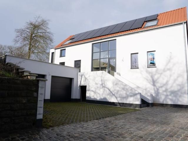 Maison Neuve dans le village de Corroy Le Grand