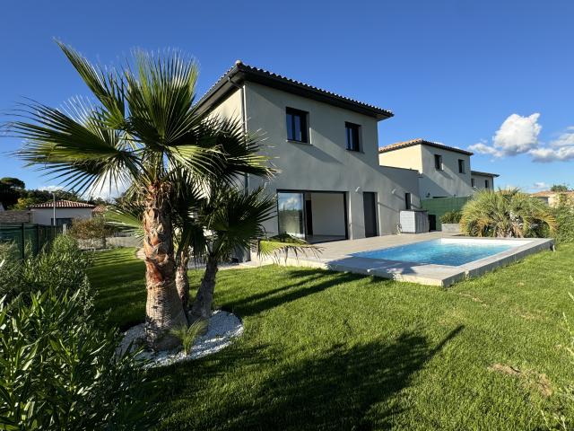 Maison neuve de 150 m2 plancher RT 2020 avec vue, garage et piscine sur 400 m2 à 5 km d'Uzès