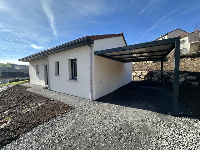 Maison neuve de plain pied 3 chambres idéalement située à Aurillac