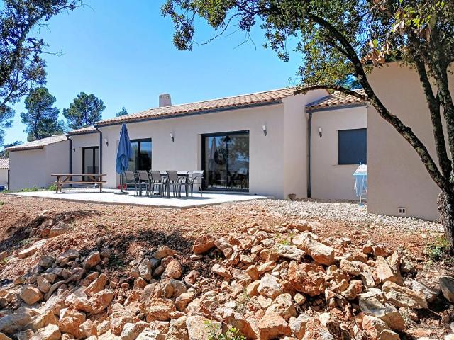 Maison neuve en RE2020 de 148.55 m2 sur 1200m² de terrain avec vue sur les collines Montfort Sur Argens