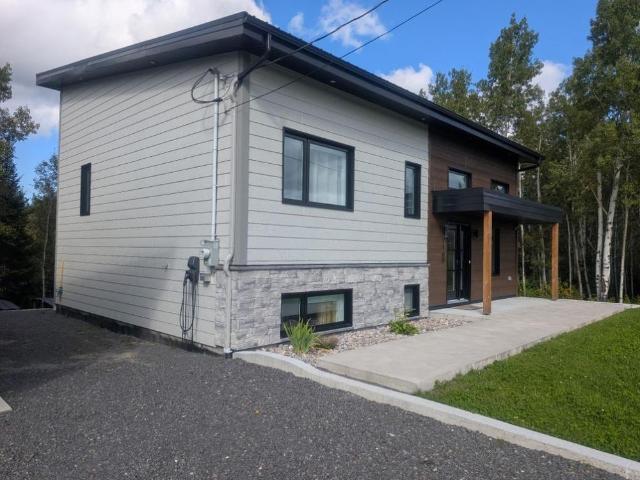 Maison neuve toute équipée à louer à Shipshaw