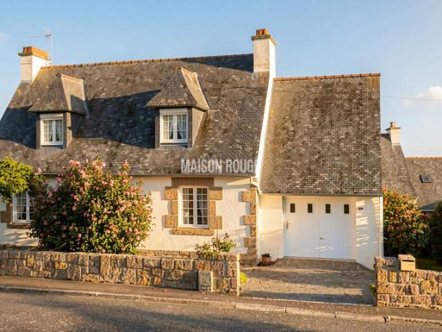 Maison néo bretonne 3 chambres avec vie de plain pied, jardin et fort potentiel en emplacement idéal
